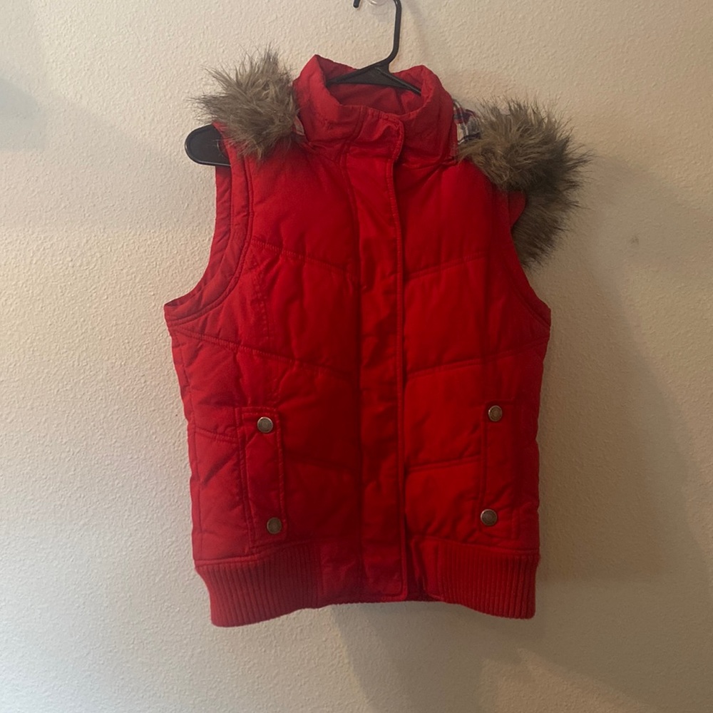 Maurice’s red vest with plaid furry hood size small
